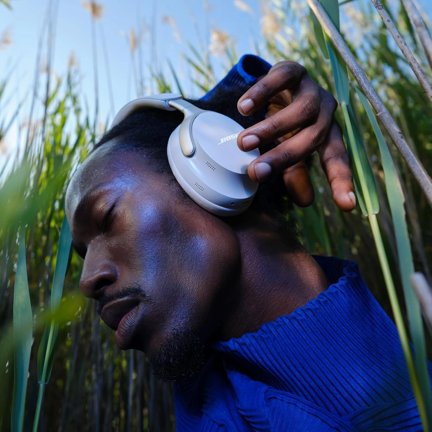 Bose QuietComfort Ultra Bluetooth Headphones, Wireless Headphones with Spatial Audio, Over Ear Noise Cancelling with Mic, Up to 24 Hours of Playtime, White Smoke