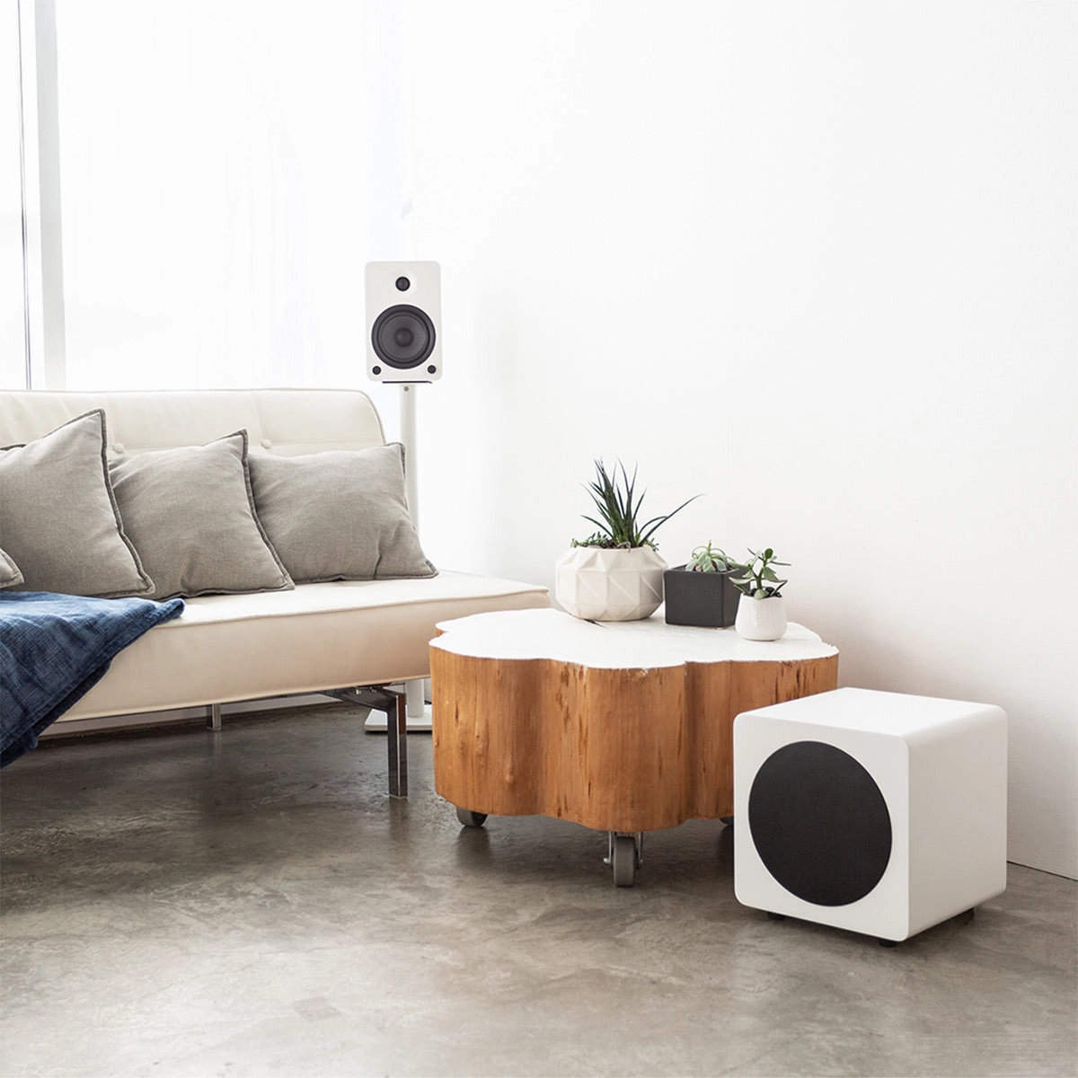 Kanto SUB8 8-inch Sealed Powered Subwoofer (Matte White)