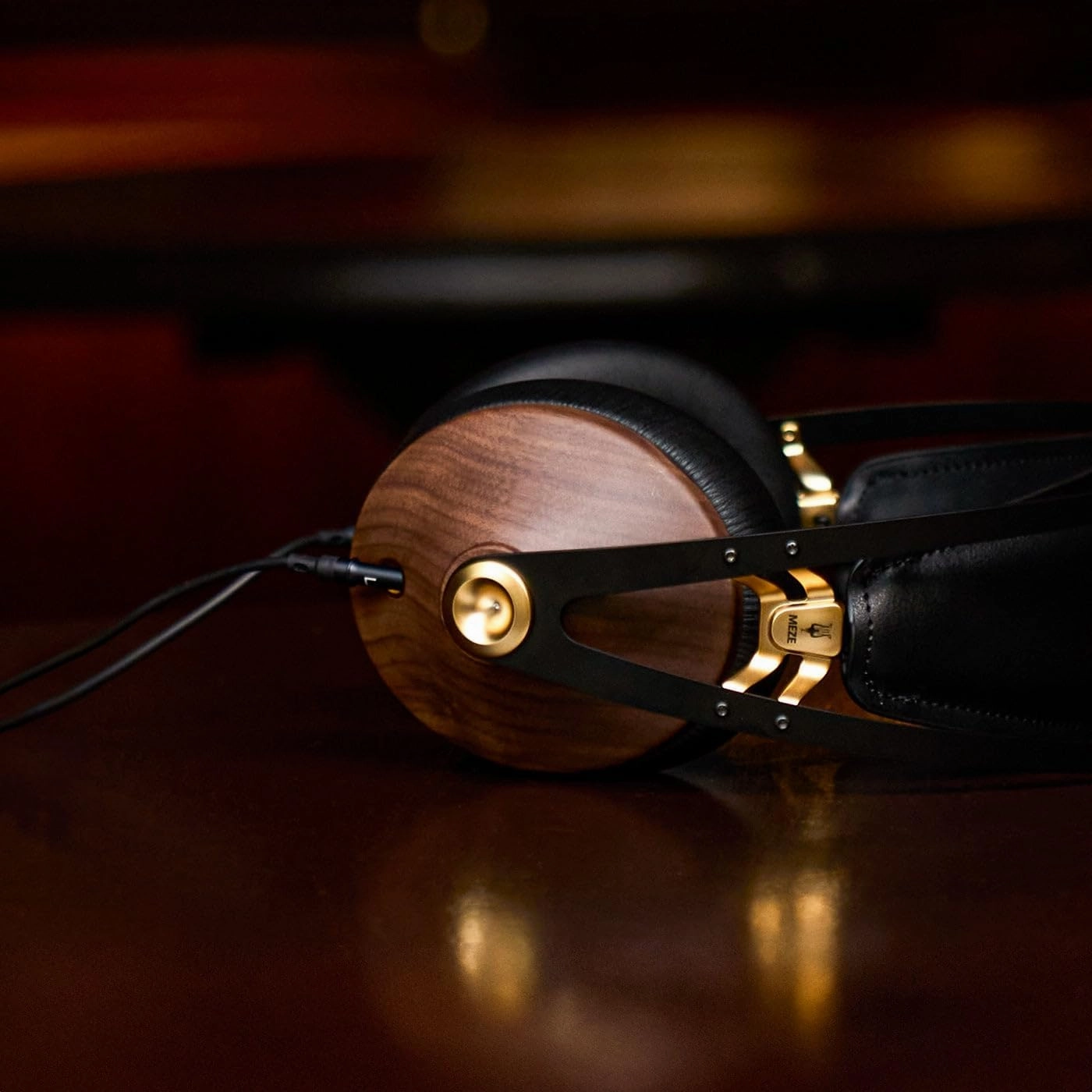 MEZE AUDIO | 99 Classics Walnut Gold | Wooden Closed-Back Headphones for Audiophiles | Gaming | Podcasts | Home Office | Wired Over-Ear Headphones with Mic and Self Adjustable Headband