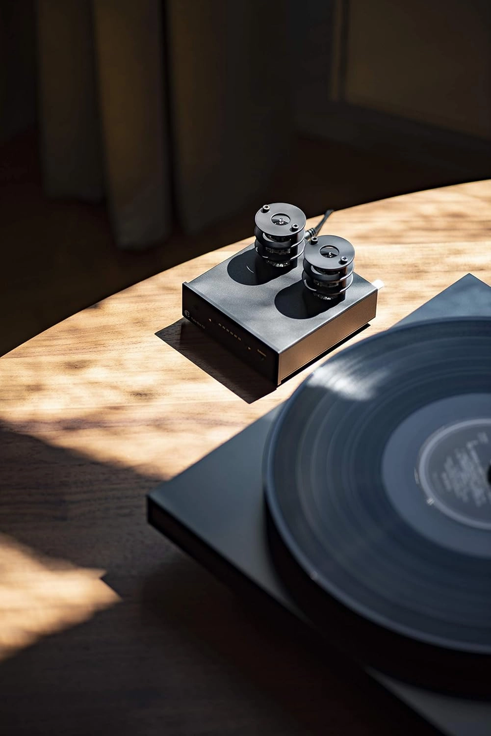 Pro-Ject Debut Carbon EVO, Audiophile Turntable with Carbon Fiber tonearm, Electronic Speed Selection and pre-Mounted Sumiko Rainier Phono Cartridge (Satin Fir Green)