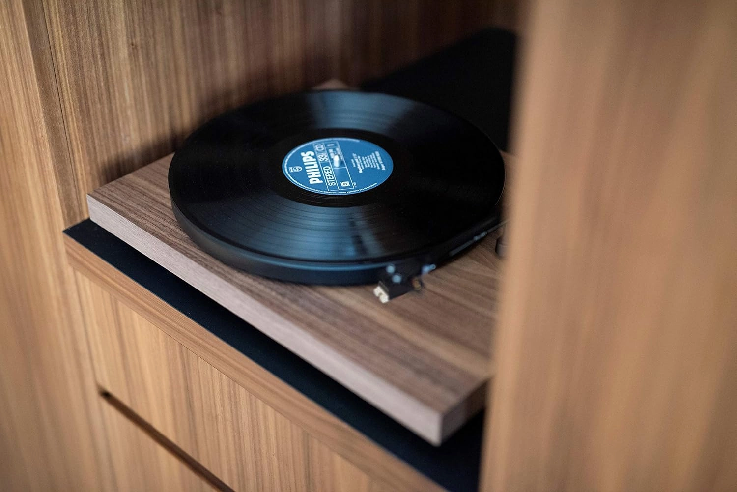 Pro-Ject Debut Carbon EVO, Audiophile Turntable with Carbon Fiber tonearm, Electronic Speed Selection and pre-Mounted Sumiko Rainier Phono Cartridge (Satin Walnut)