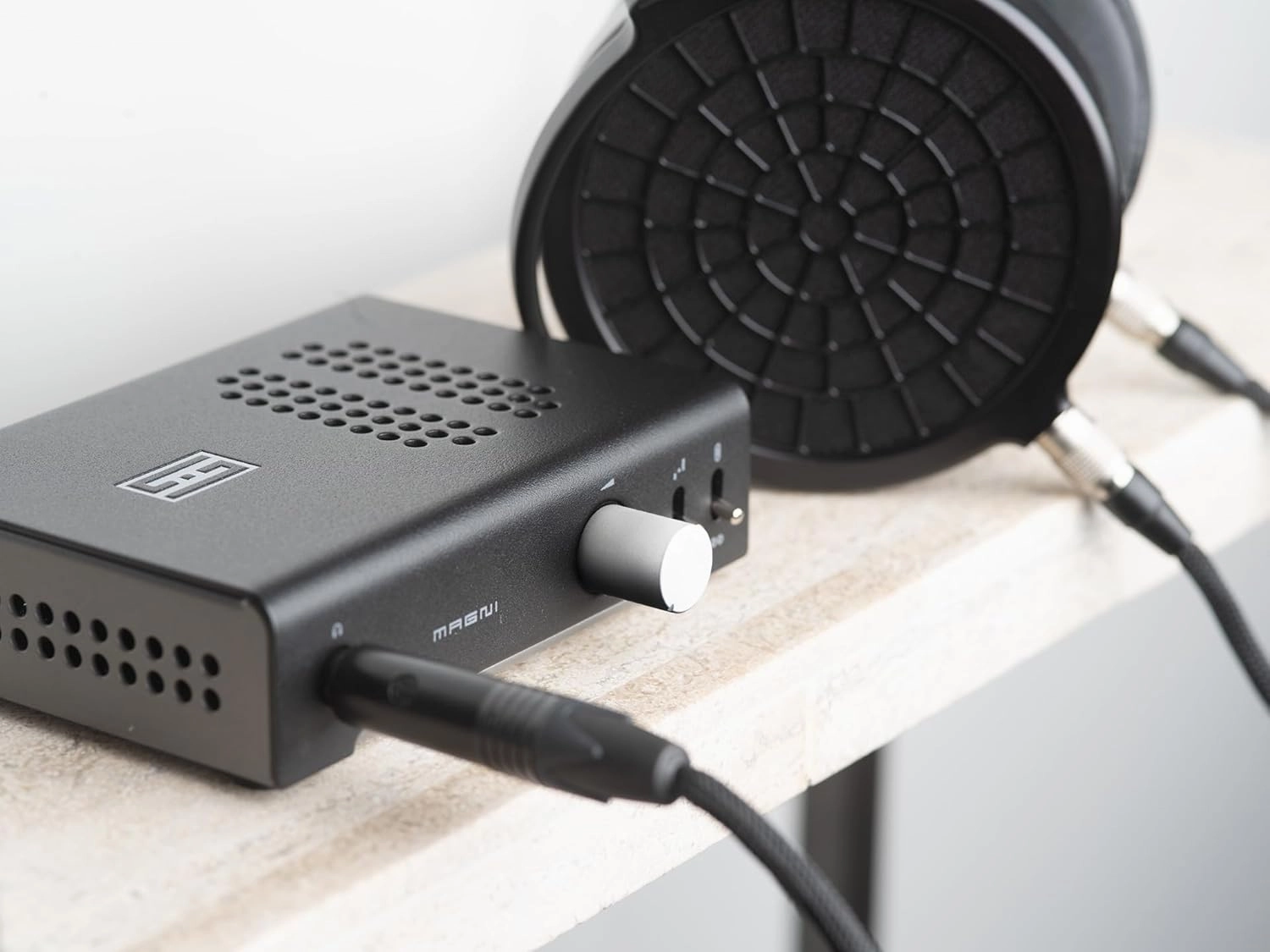 Schiit Magni Unity Fully Discrete Headphone Amp and Preamp - Black